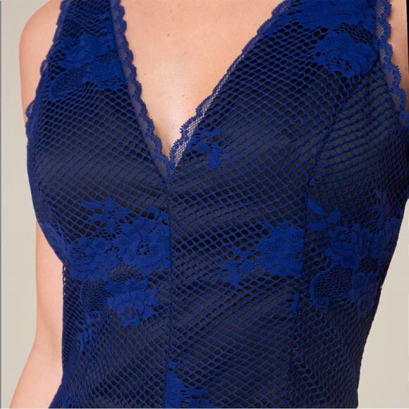 Bebe Blue Floral Lace Romper Contemporary Feminine Festival Event Concert - Picture 4 of 13